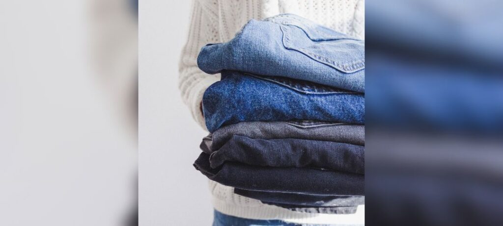 How to Pack Dirty Clothes While Traveling